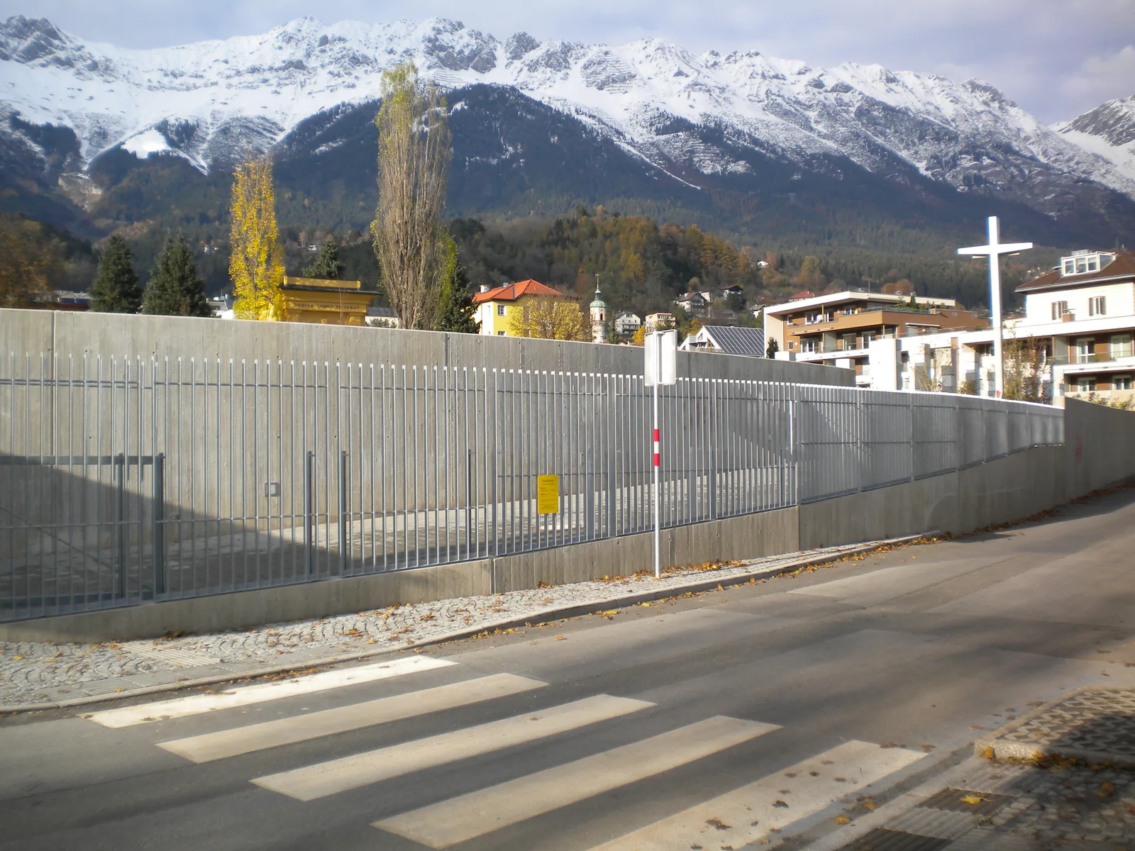 Große Zaun- und Toranlage aus der Wurzinger Projektgalerie